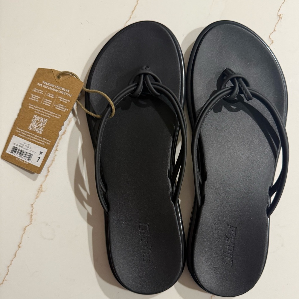 OluKai Women's Black Sandals size 7